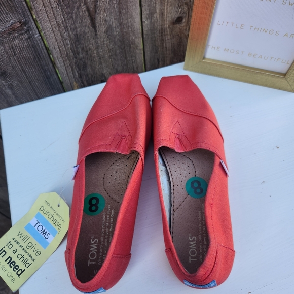 NWT TOMS Women's Classic Flat Color Coral Canvas Size 8 - Picture 4 of 5